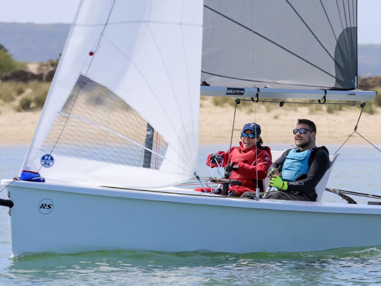 behindertensegeln-im-rs-venture-offenen-kielboot_1_1 RS Venture Connect SCS segelfertig "World Sailing"