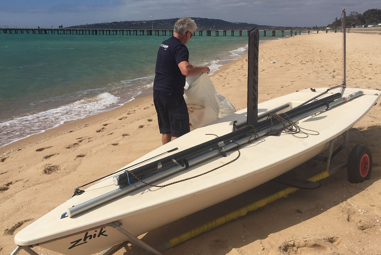 FOILSZ-installiert-am-Strand FOILSZ - Foiling Kit für den Laser/ILCA
