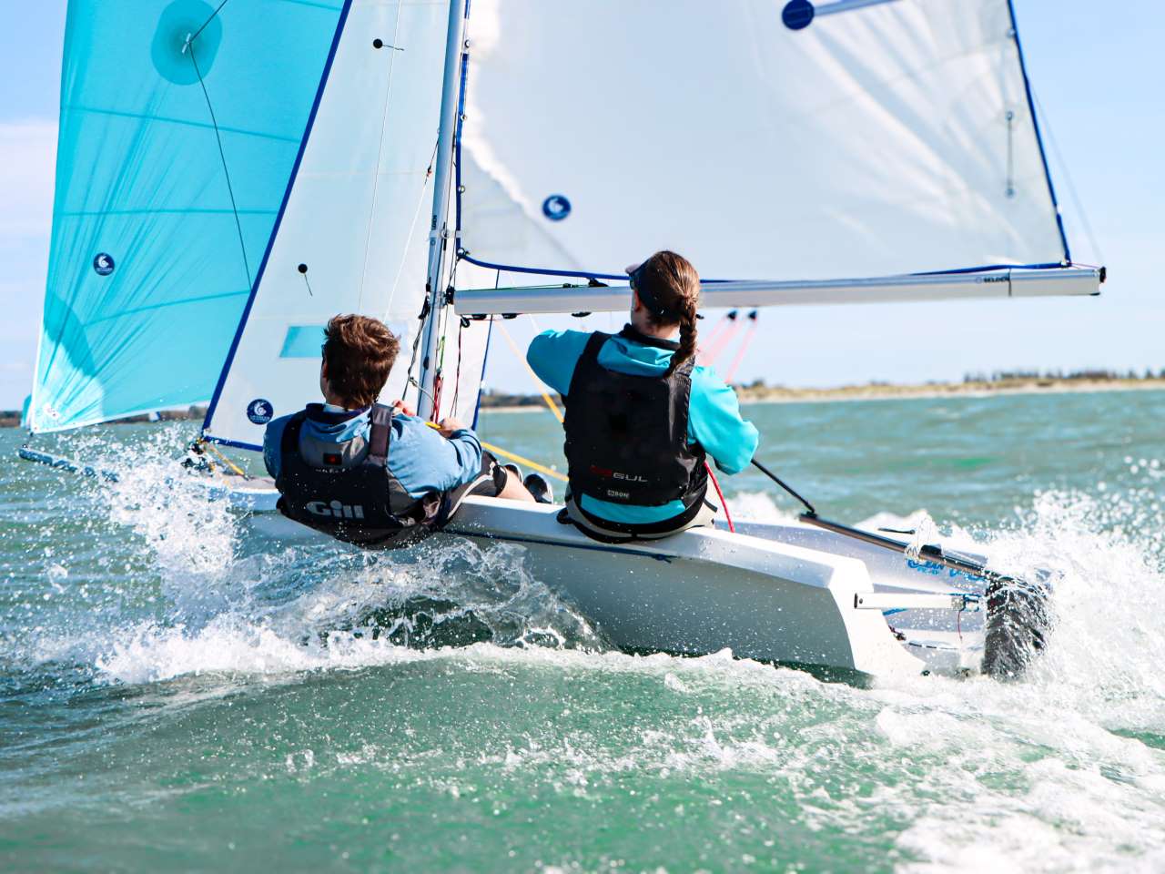 vago-p-archen-downwind-am-gleiten-spass VAGO komplett segelfertig mit Dacron Großsegel