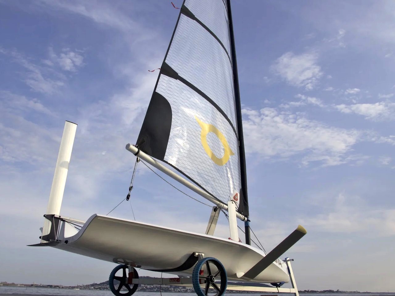 IODA segelfertig mit Slipwagen und 6,5 m² Segel