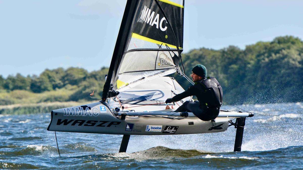 Waszp foiling kreuzkurs anluvmanoever starkwind