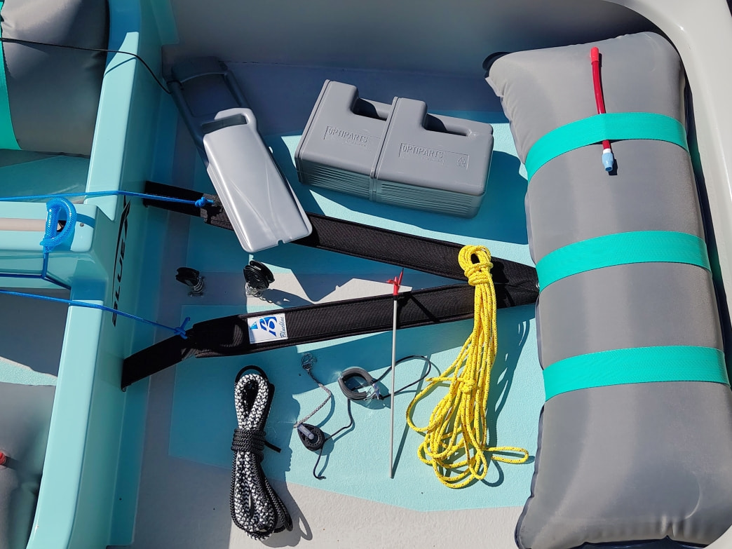aufblasbares boot, Schwimmweste, Seil, Kohlen, Luftpumpe