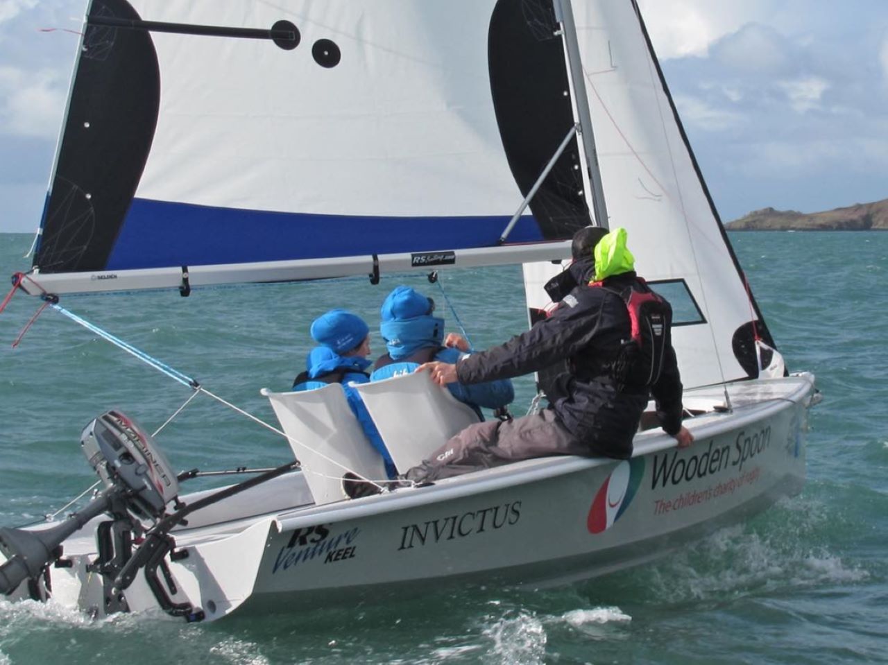 behindertensegeln-im-rs-venture-offenen-kielboot-drei-personen_1_1