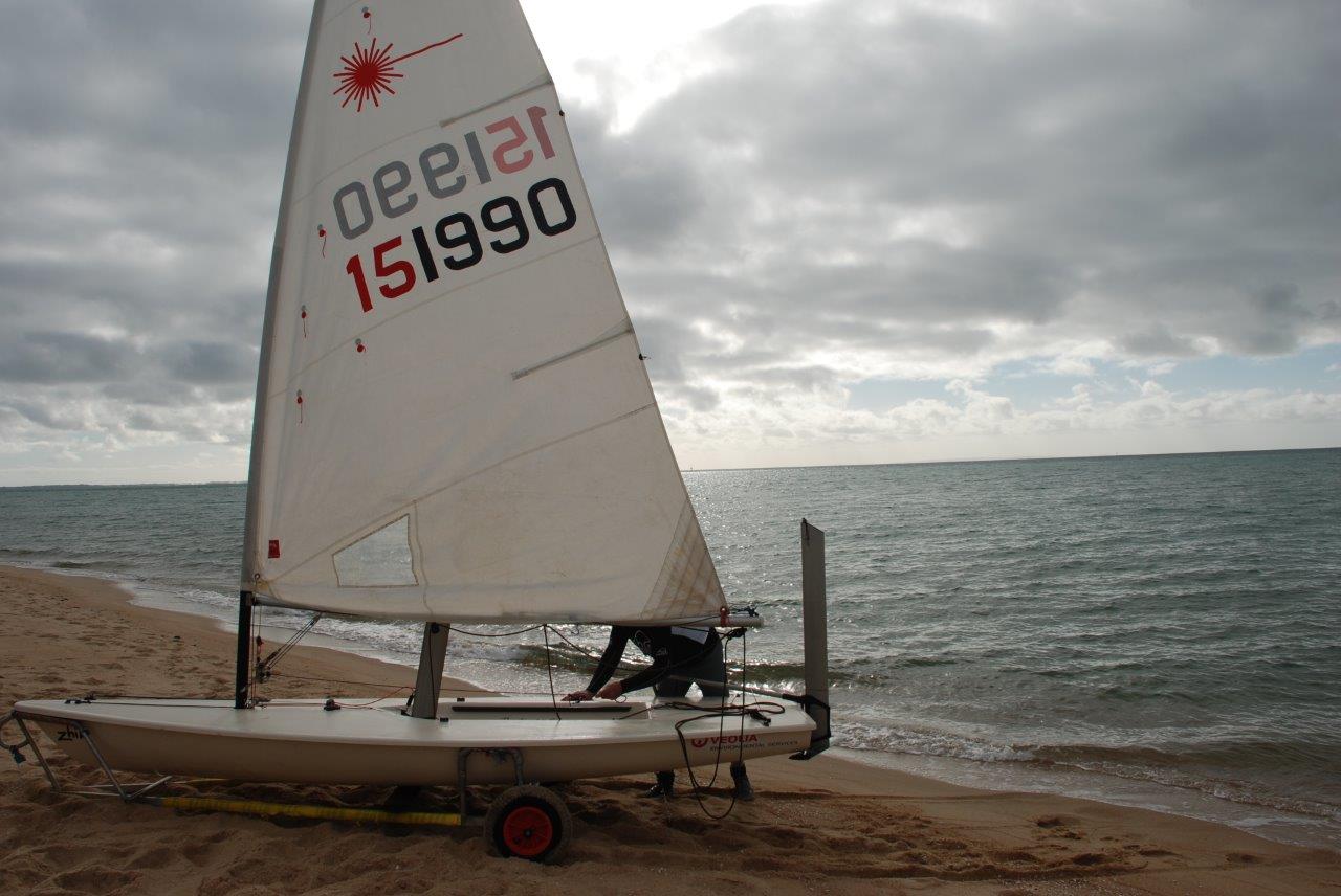 FOILSZ-Laser-am-Strand FOILSZ - Foiling Kit für den Laser/ILCA