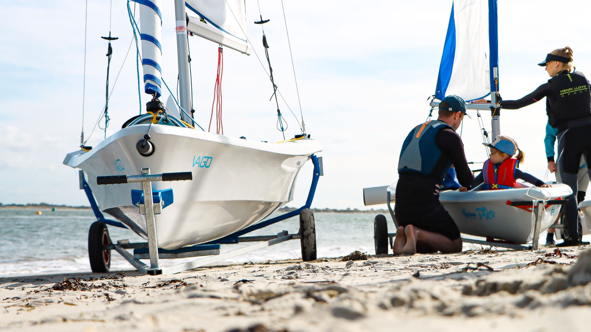 Pico vago segeljollen von oceanplay am strand