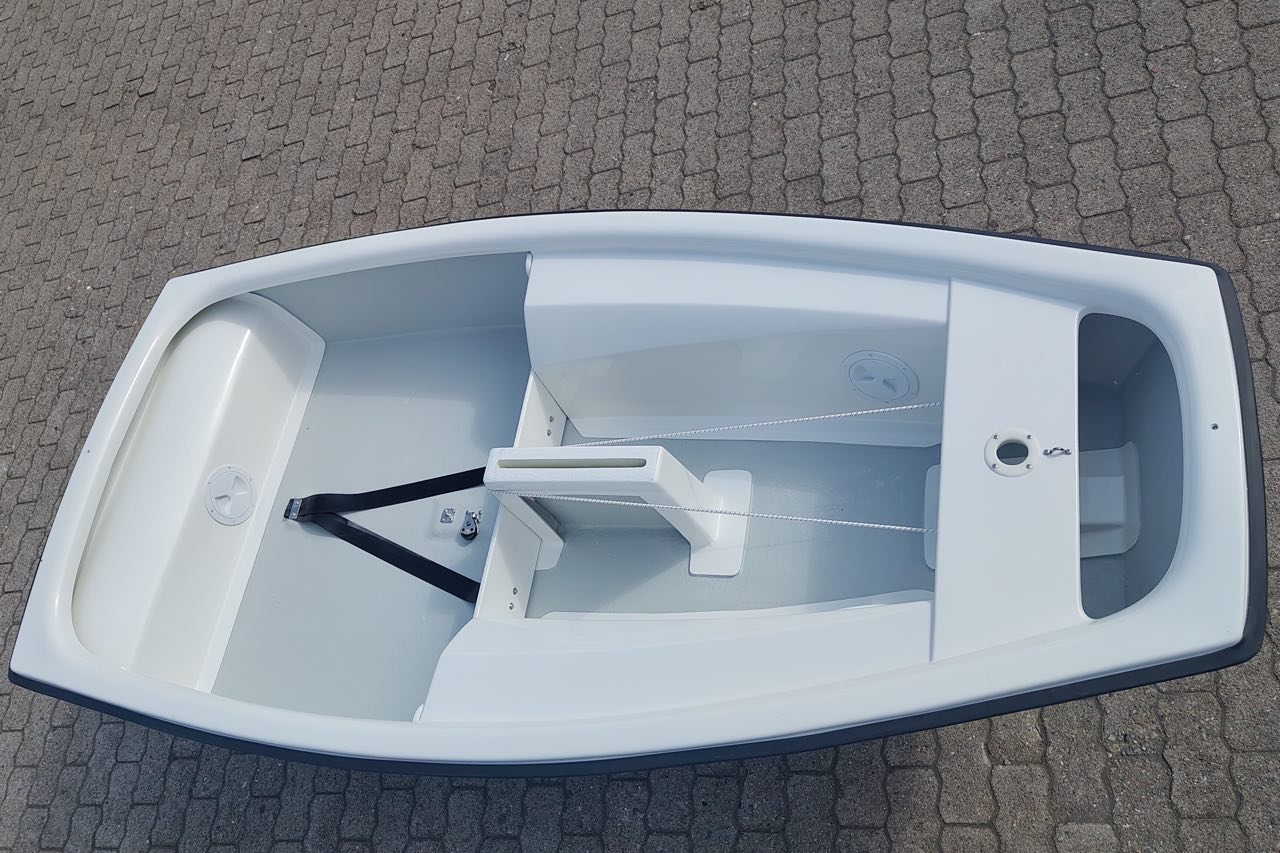 SchulungsOptii, GFK, Gummikante, feste Auftriebskörper, segelfertig SchulungsOptii, GFK, Gummikante, feste Auftriebskörper, segelfertig