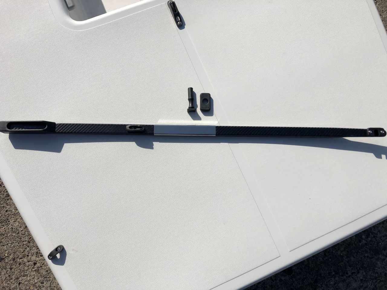 pinne_carbon_E6_ILCA_black_dog_ILC204_3 Carbon Tiller ILCA E6 - BLACKDOG