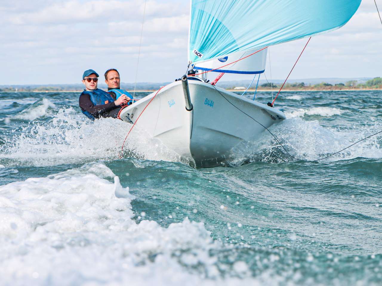 BAHIA mit Gennaker komplett segelfertig